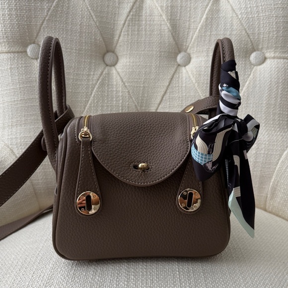 Designer-inspired Lindy Mini in Etoupe (gray-brown) - Picture 2 of 9